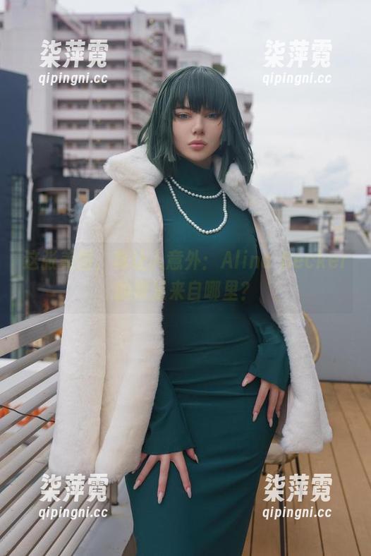 这张美图，真让人意外：Alina Becker的裸足来自哪里？